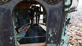 Klangschalen auf Schloss Heidecksburg wieder eingebaut