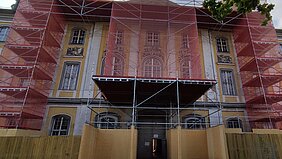 Sicherungsgerüste am Westflügel aufgebaut
