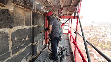 Sanierung der Turmfassade beginnt Sanierung der Turmfassade beginnt